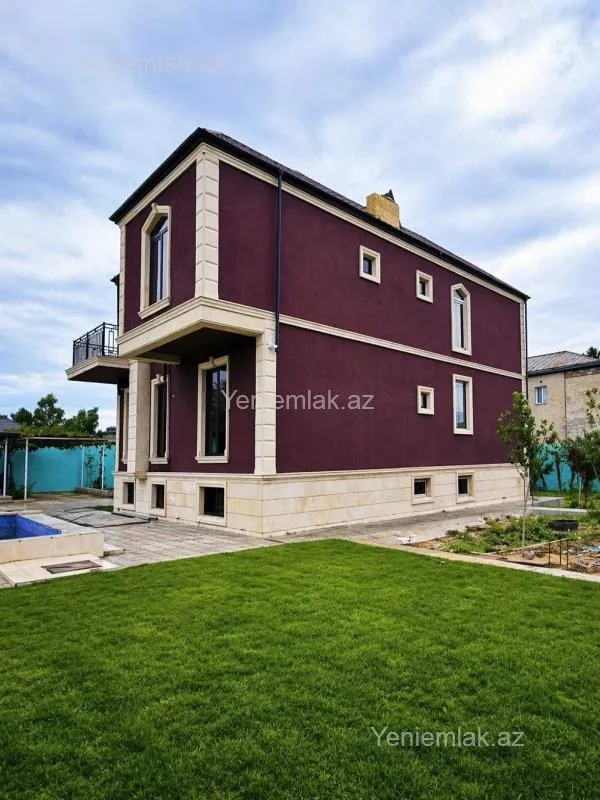Satılır 11 otaqlı həyət evi 450 m²