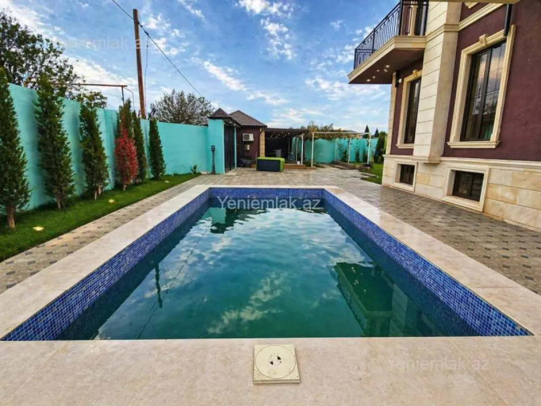 Satılır 11 otaqlı həyət evi 450 m²