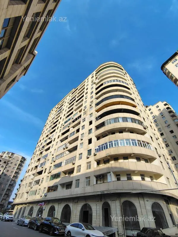 Satılır 4 otaqlı yeni tikili 185 m²