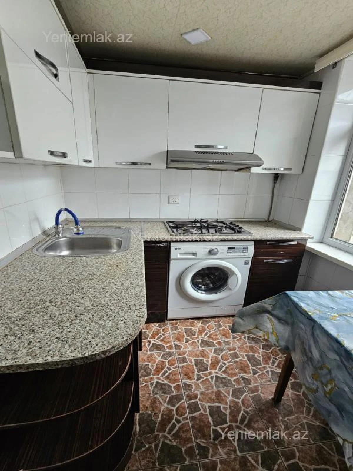 Satılır 2 otaqlı köhnə tikili 45 m²