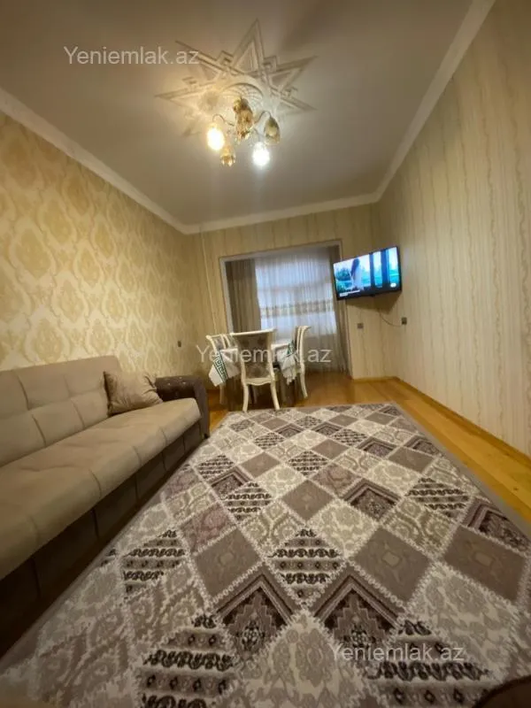 Satılır 2 otaqlı köhnə tikili 60 m²