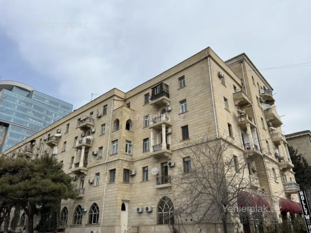 Satılır 2 otaqlı köhnə tikili 54 m²