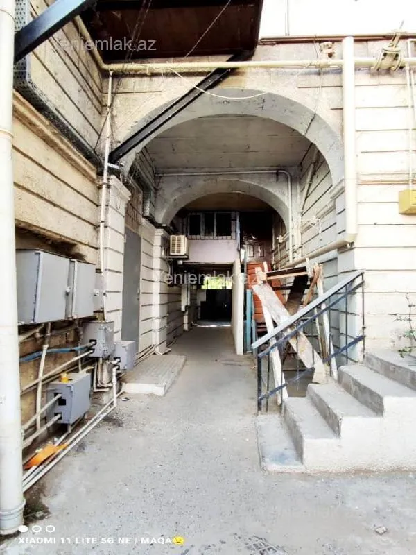 Satılır 2 otaqlı köhnə tikili 55 m²