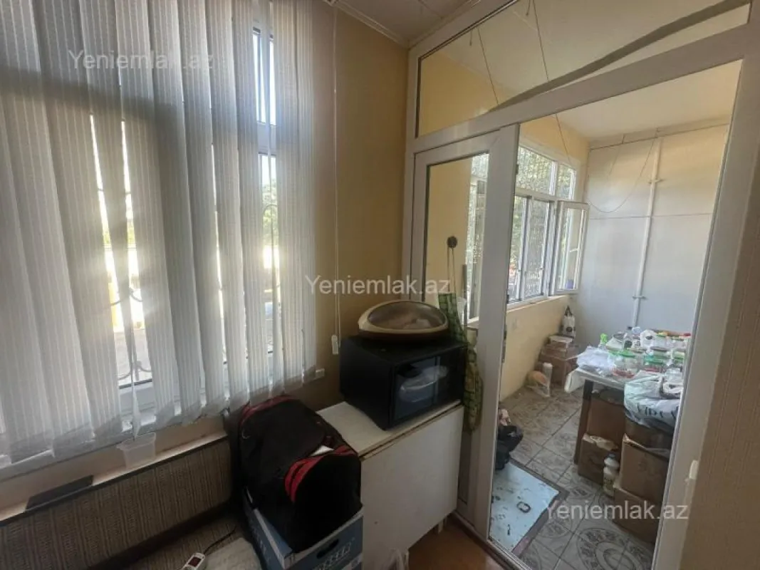 Satılır 3 otaqlı köhnə tikili 90 m²