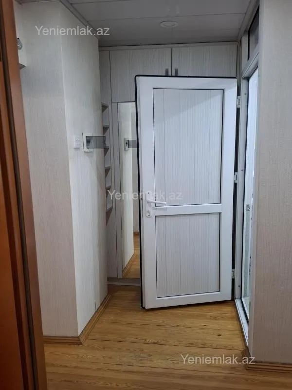 Satılır 1 otaqlı köhnə tikili 30 m²
