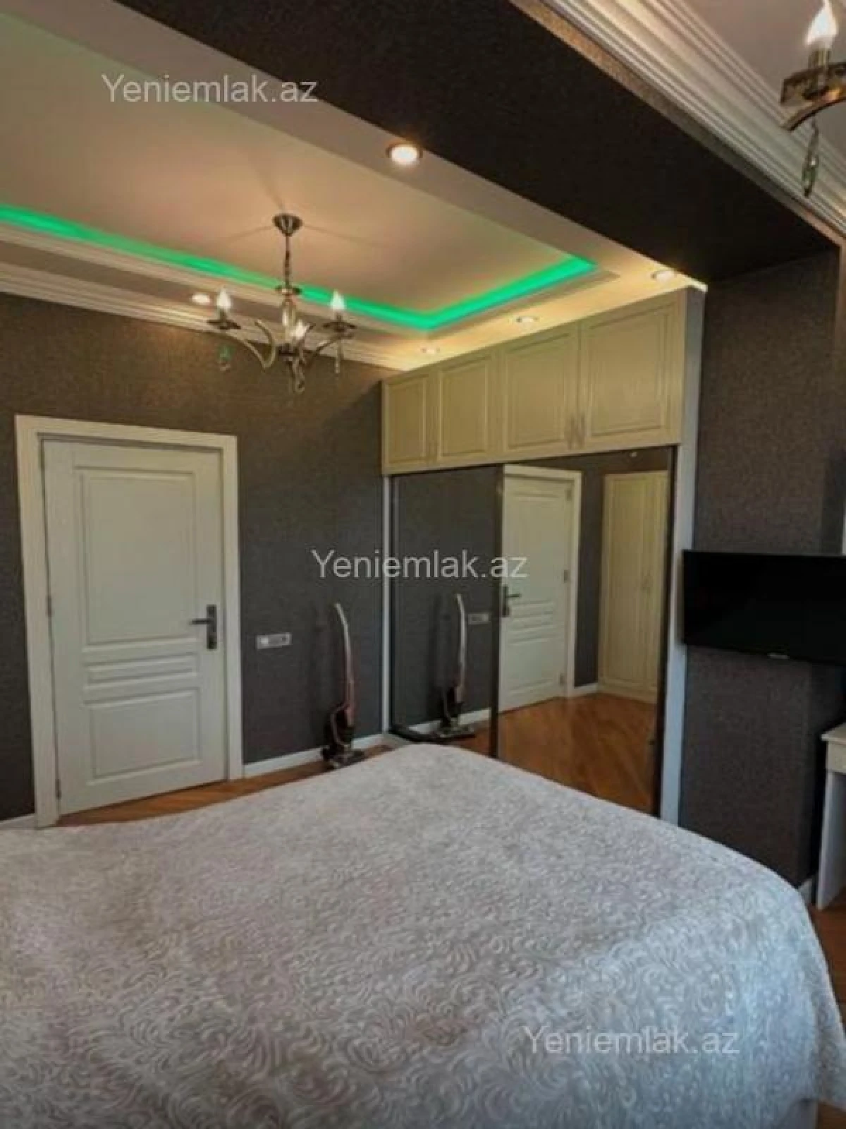 Satılır 4 otaqlı yeni tikili 150 m²