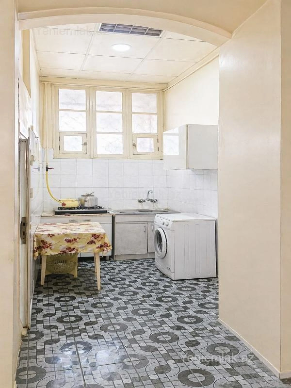 Satılır 3 otaqlı köhnə tikili 70 m²