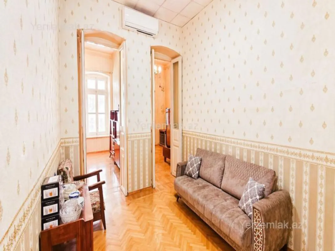 Satılır 3 otaqlı köhnə tikili 70 m²