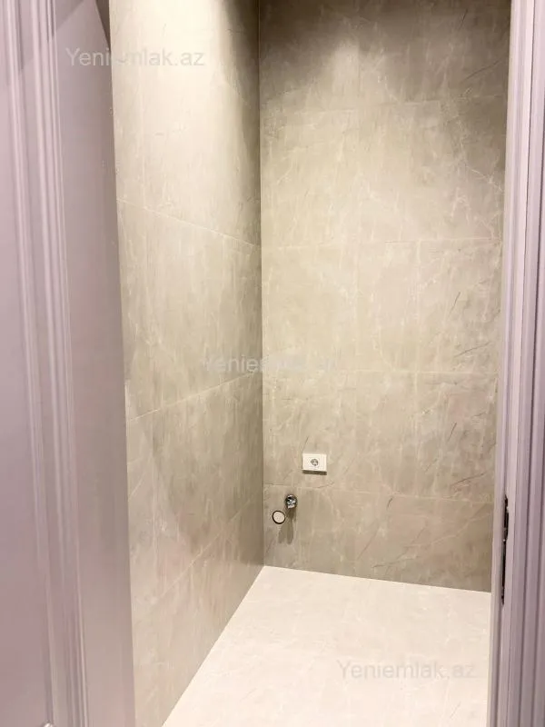 Satılır 2 otaqlı yeni tikili 76 m²