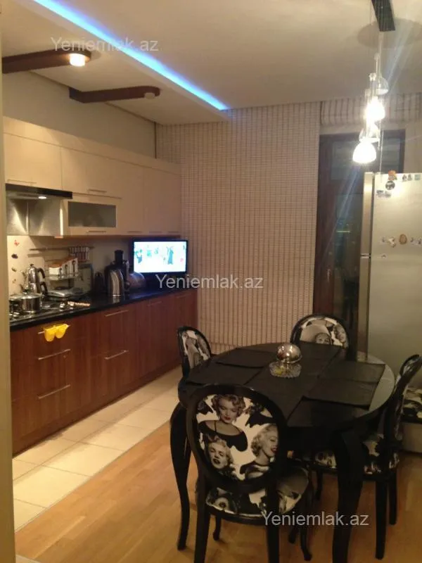 Satılır 3 otaqlı yeni tikili 150 m²