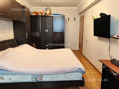 Satılır 3 otaqlı köhnə tikili 100 m²