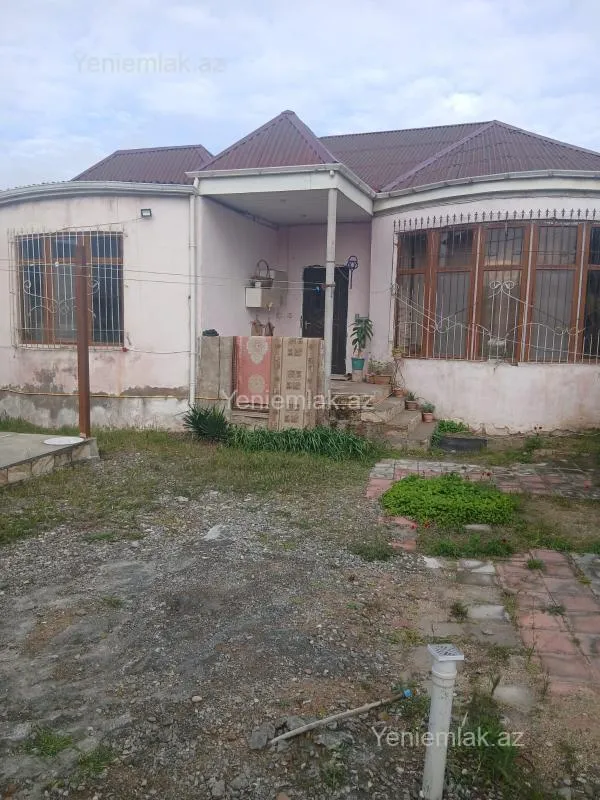 Satılır 4 otaqlı həyət evi 100 m²