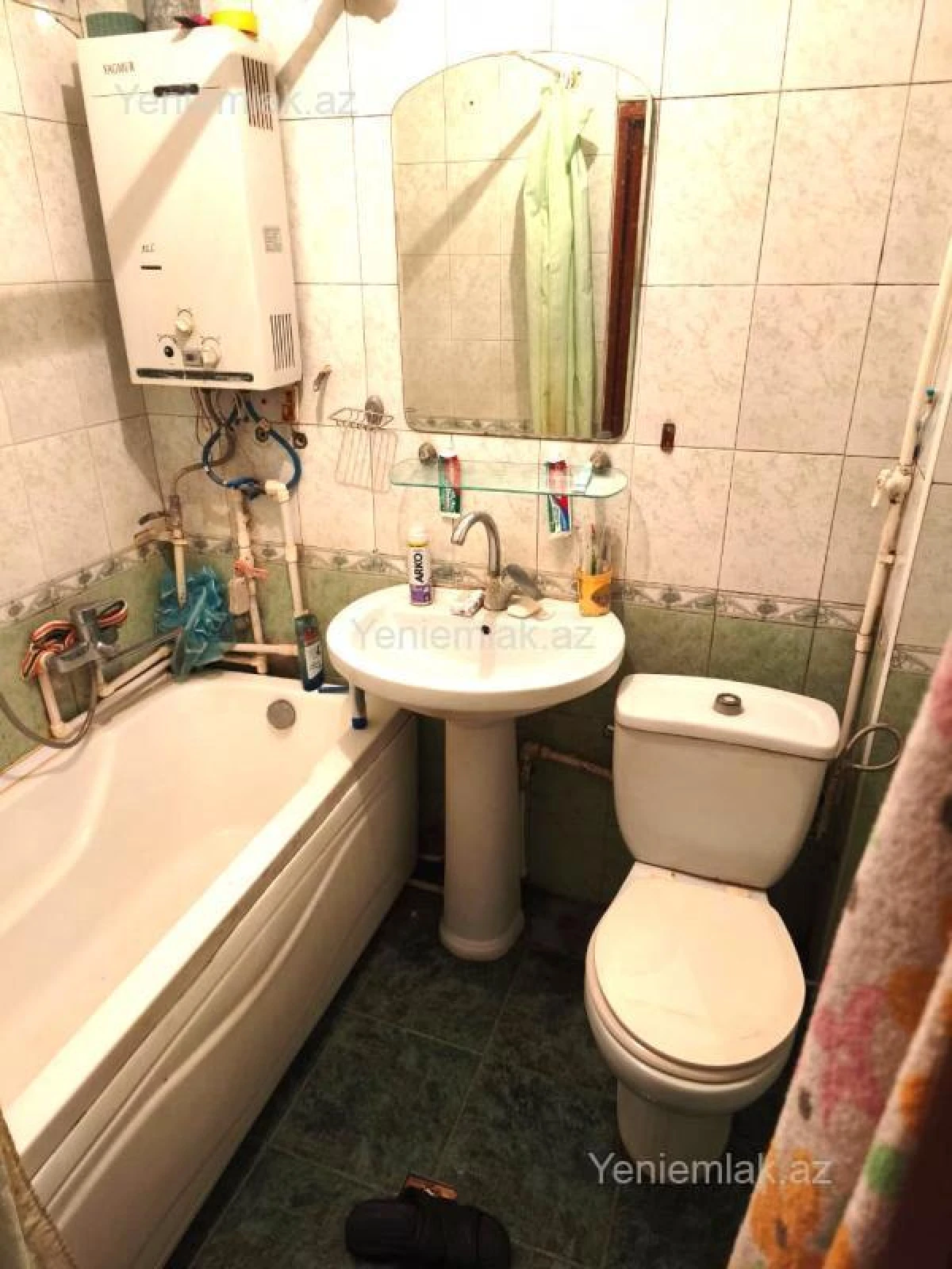 Satılır 2 otaqlı köhnə tikili 55 m²