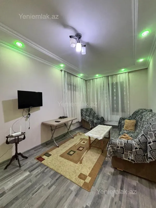Satılır 7 otaqlı həyət evi 180 m²