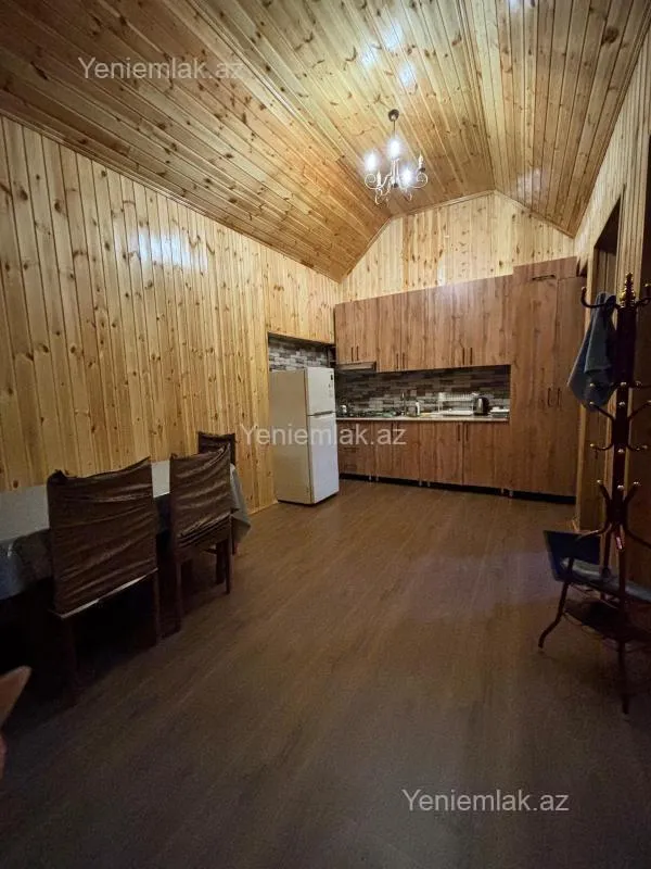 Satılır 7 otaqlı həyət evi 180 m²