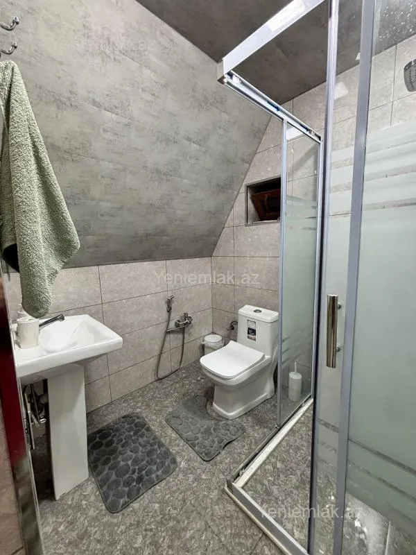 Satılır 7 otaqlı həyət evi 180 m²