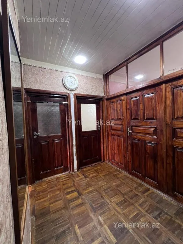 Satılır 4 otaqlı köhnə tikili 100 m²