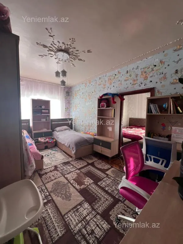 Satılır 4 otaqlı köhnə tikili 100 m²