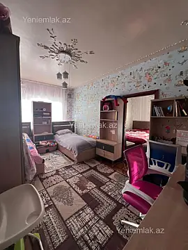 Satılır 4 otaqlı köhnə tikili 100 m²