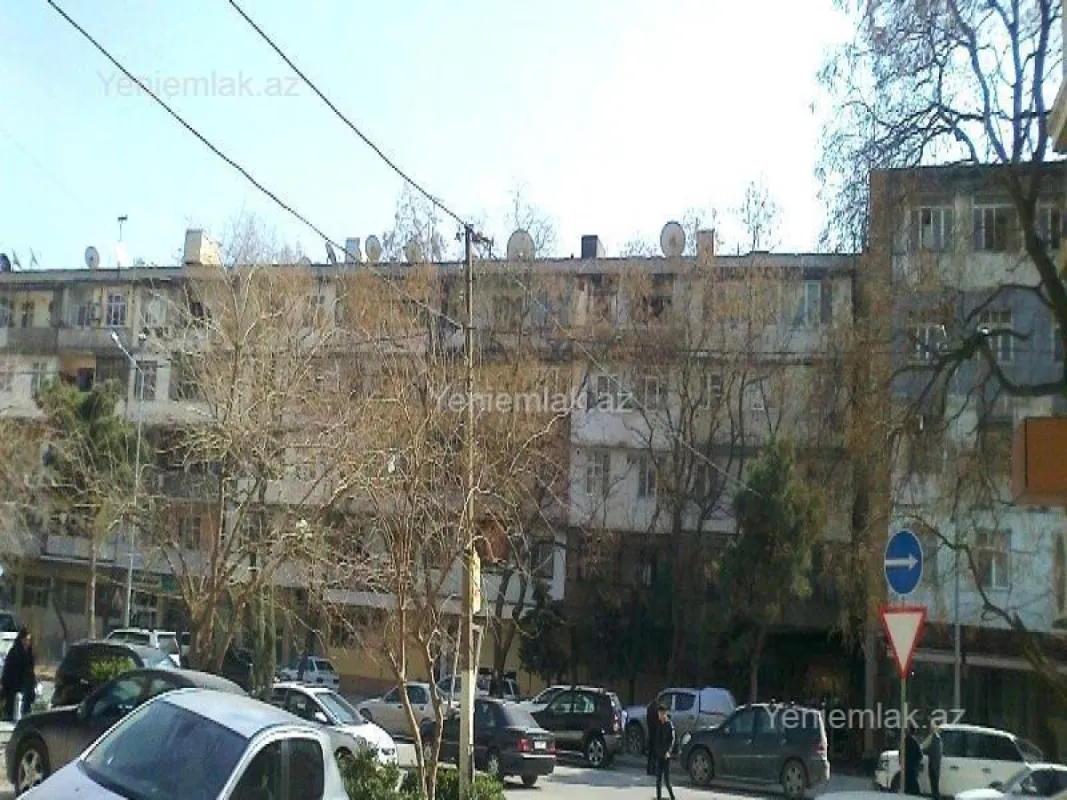 Satılır 4 otaqlı köhnə tikili 110 m²