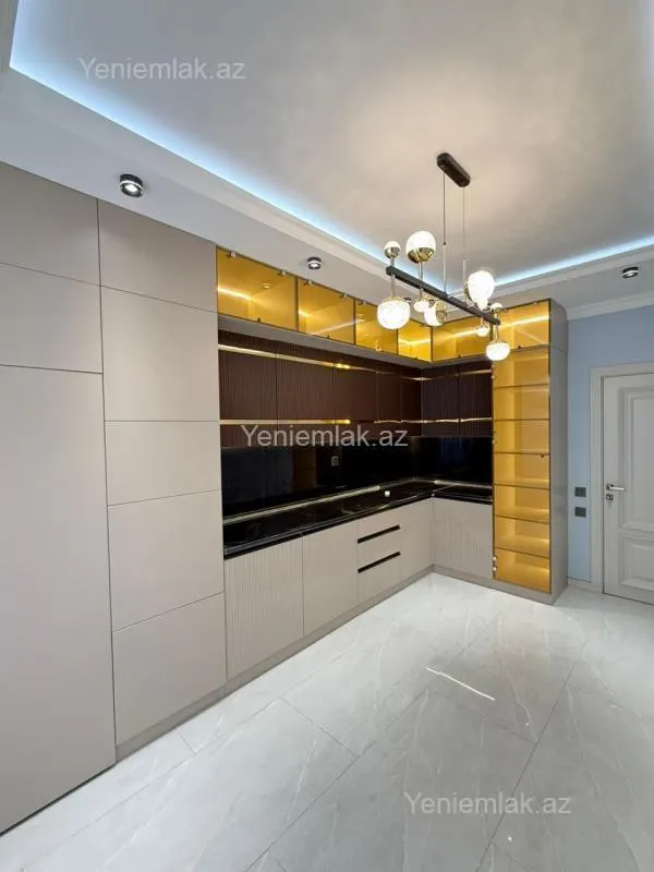 Satılır 4 otaqlı yeni tikili 135 m²