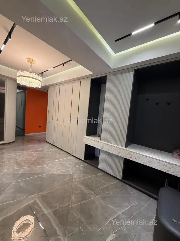 Satılır 3 otaqlı yeni tikili 135 m²