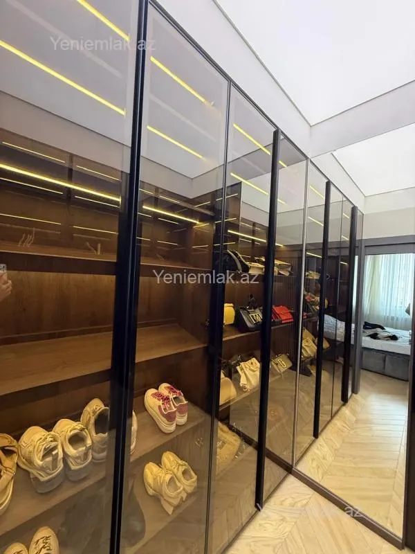 Satılır 3 otaqlı yeni tikili 135 m²