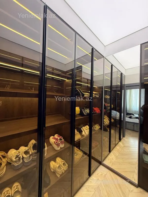 Satılır 3 otaqlı yeni tikili 135 m²