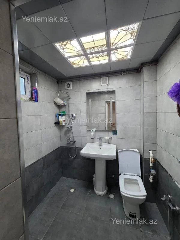 Satılır 2 otaqlı köhnə tikili 60 m²