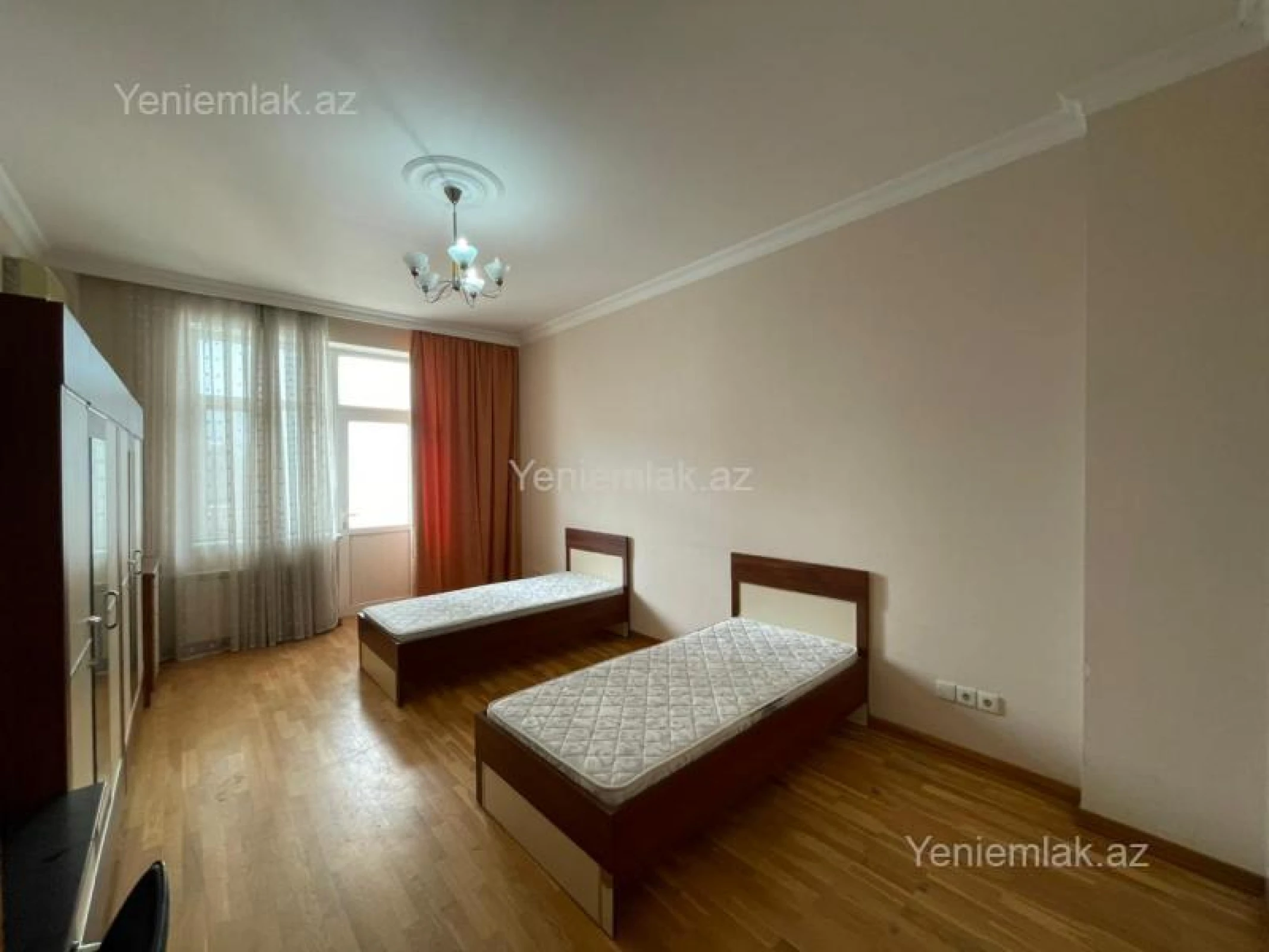Satılır 4 otaqlı yeni tikili 180 m²