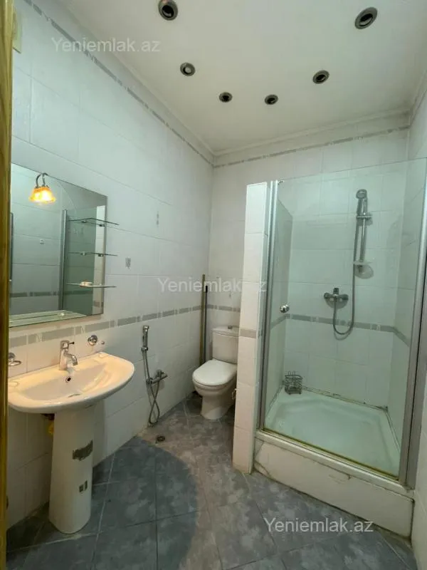 Satılır 4 otaqlı yeni tikili 180 m²