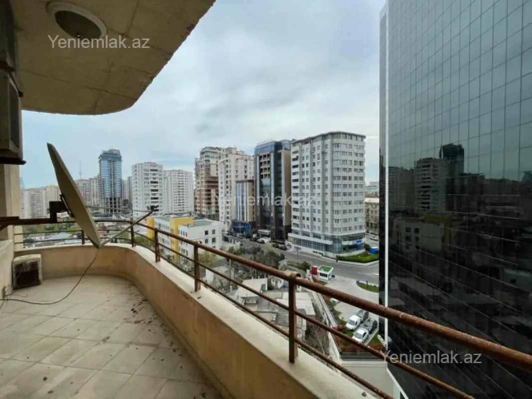 Satılır 4 otaqlı yeni tikili 180 m²