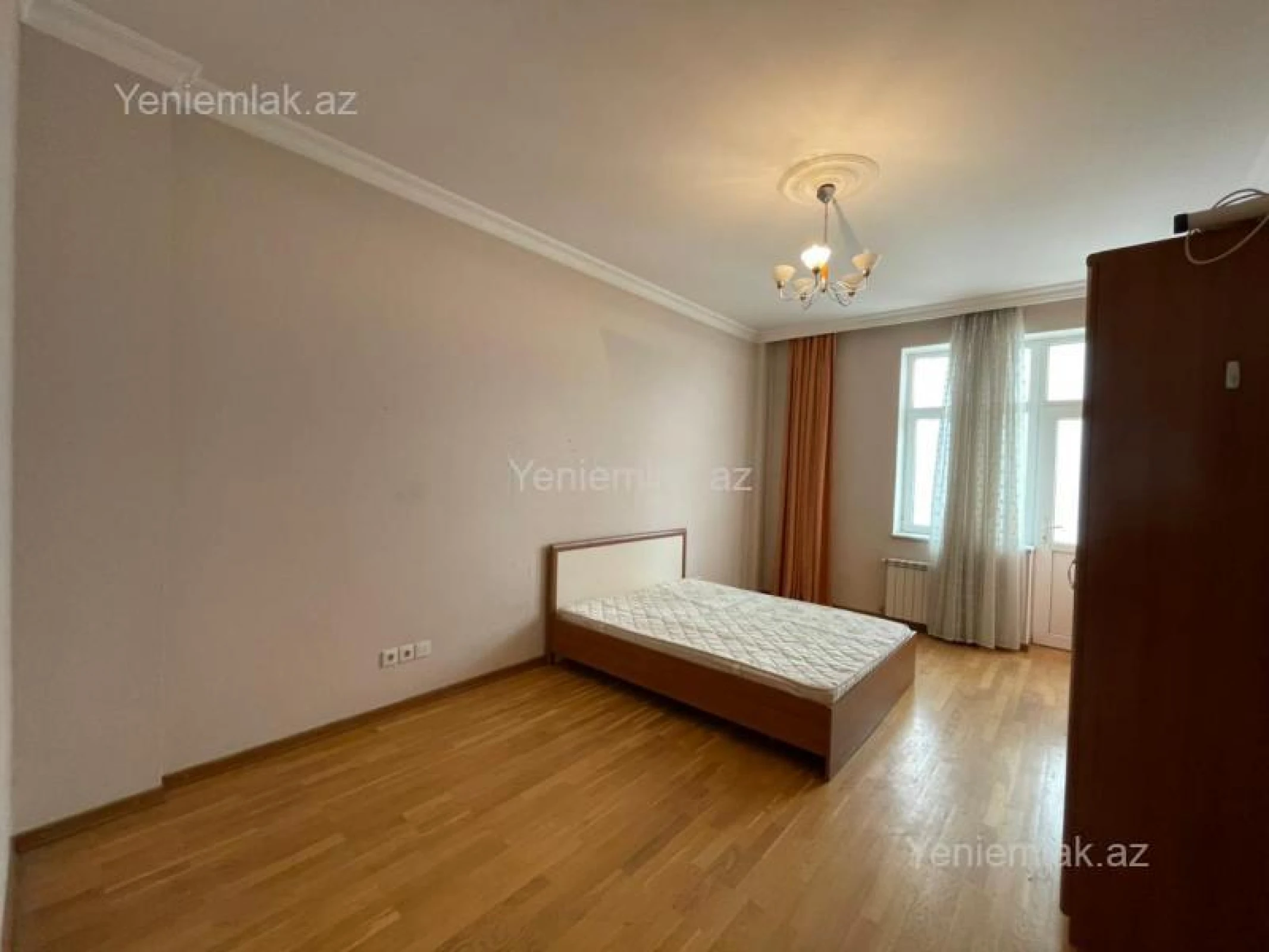 Satılır 4 otaqlı yeni tikili 180 m²