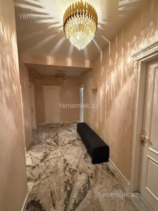 Satılır 4 otaqlı yeni tikili 180 m²
