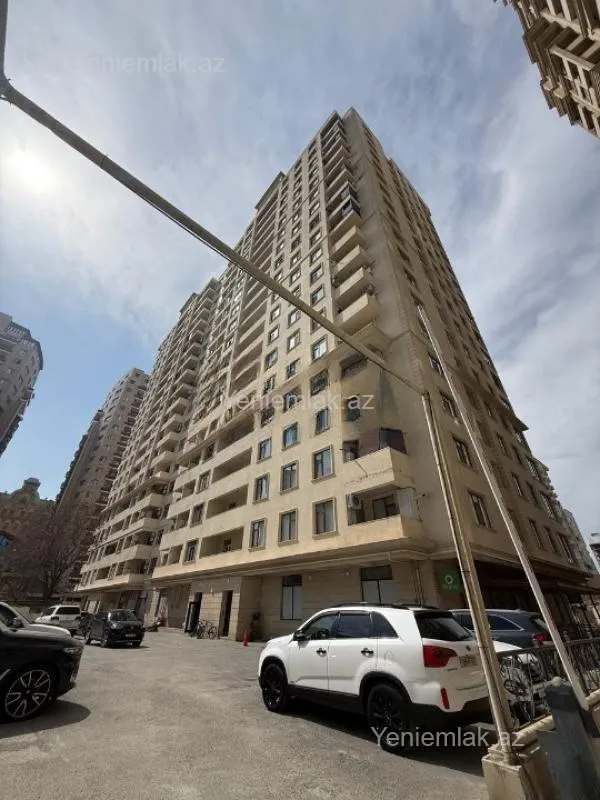 Satılır 4 otaqlı yeni tikili 180 m²