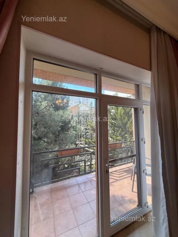 Satılır 6 otaqlı həyət evi 330 m²