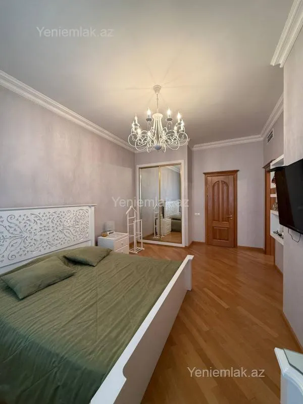 Satılır 6 otaqlı həyət evi 330 m²