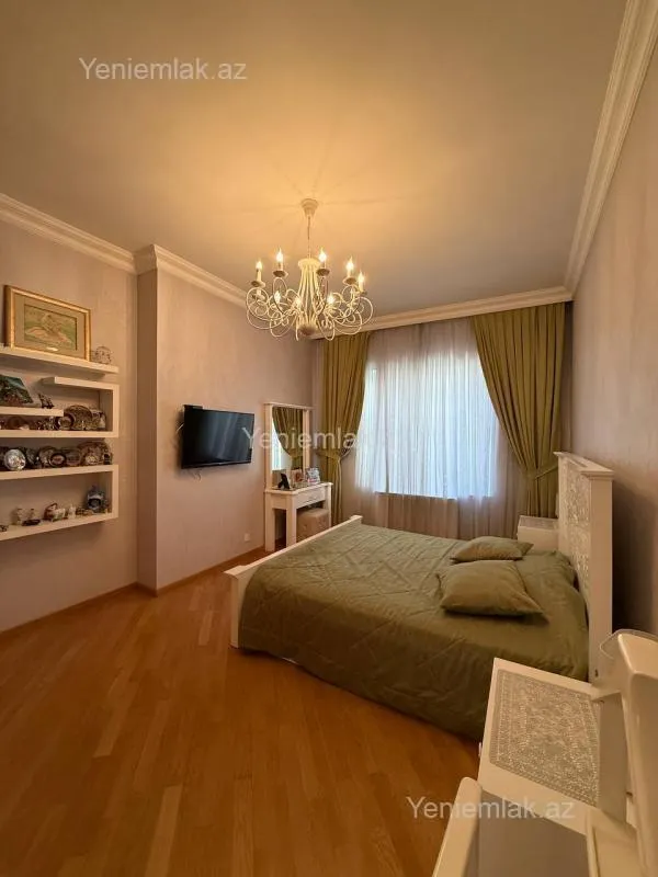 Satılır 6 otaqlı həyət evi 330 m²