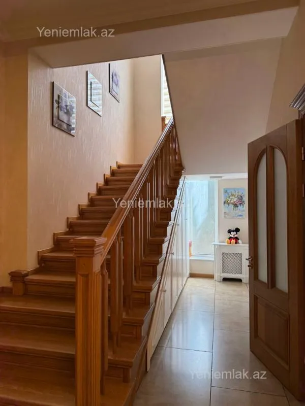 Satılır 6 otaqlı həyət evi 330 m²