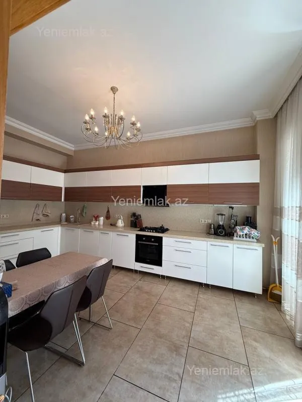 Satılır 6 otaqlı həyət evi 330 m²