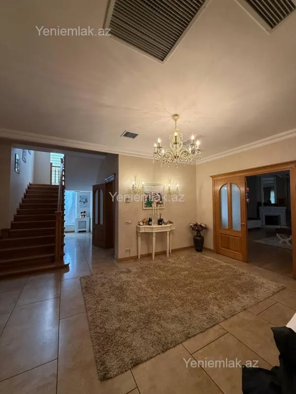 Satılır 6 otaqlı həyət evi 330 m²