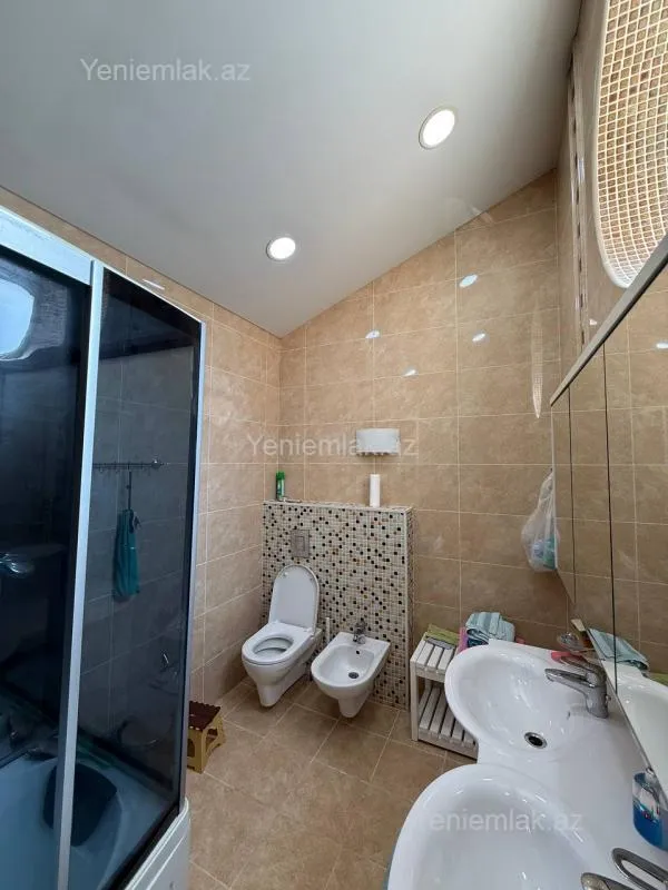 Satılır 6 otaqlı həyət evi 330 m²