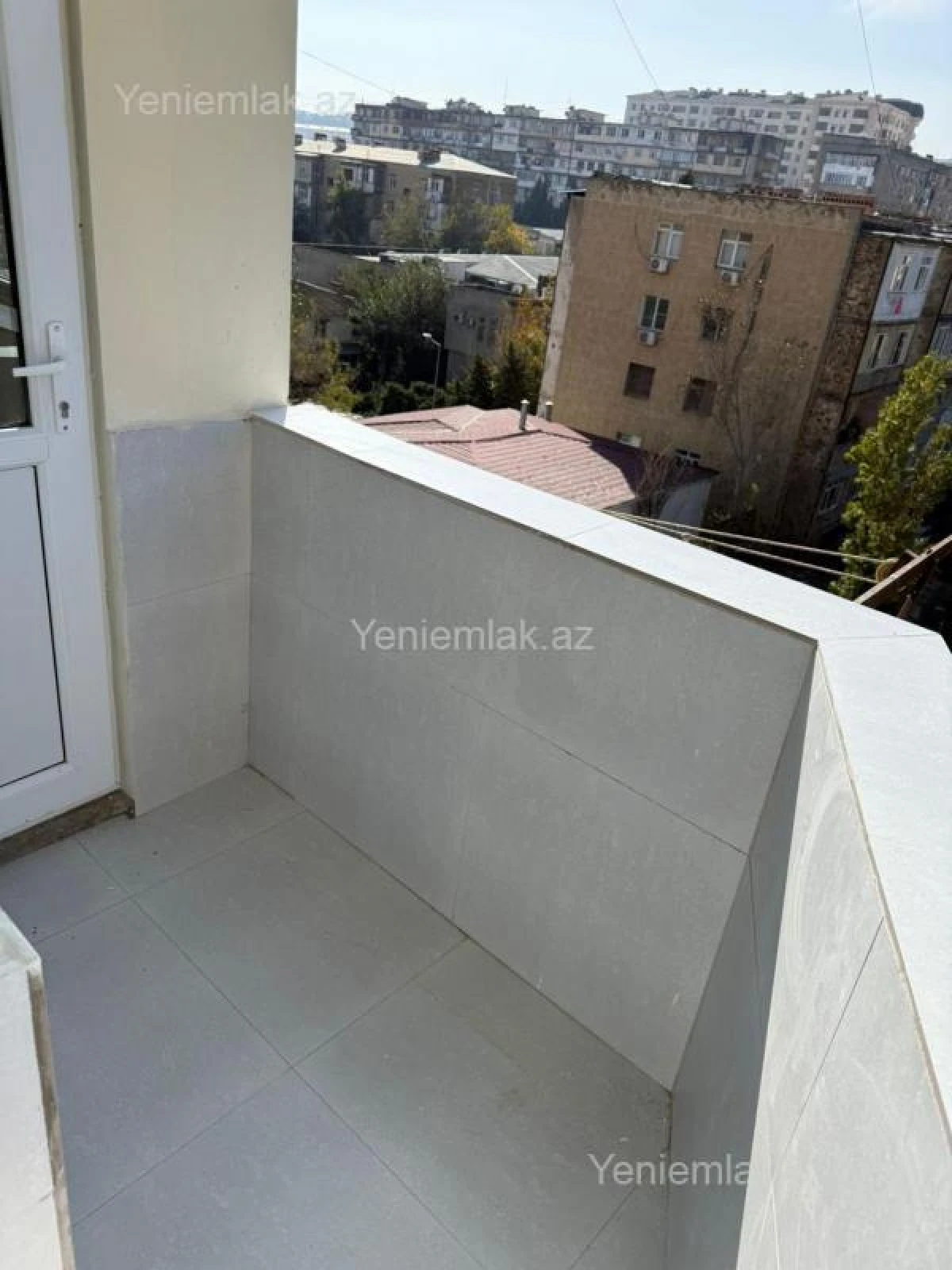 Satılır 2 otaqlı köhnə tikili 60 m²