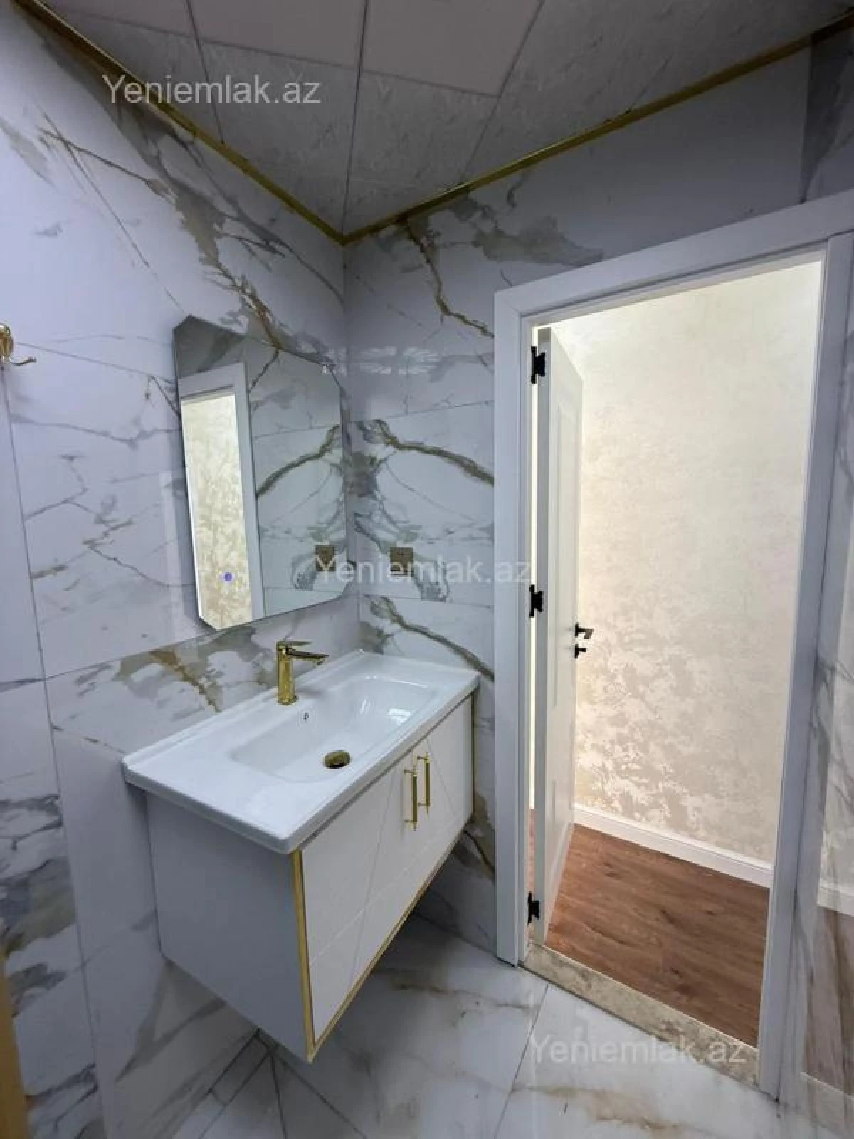 Satılır 2 otaqlı köhnə tikili 60 m²