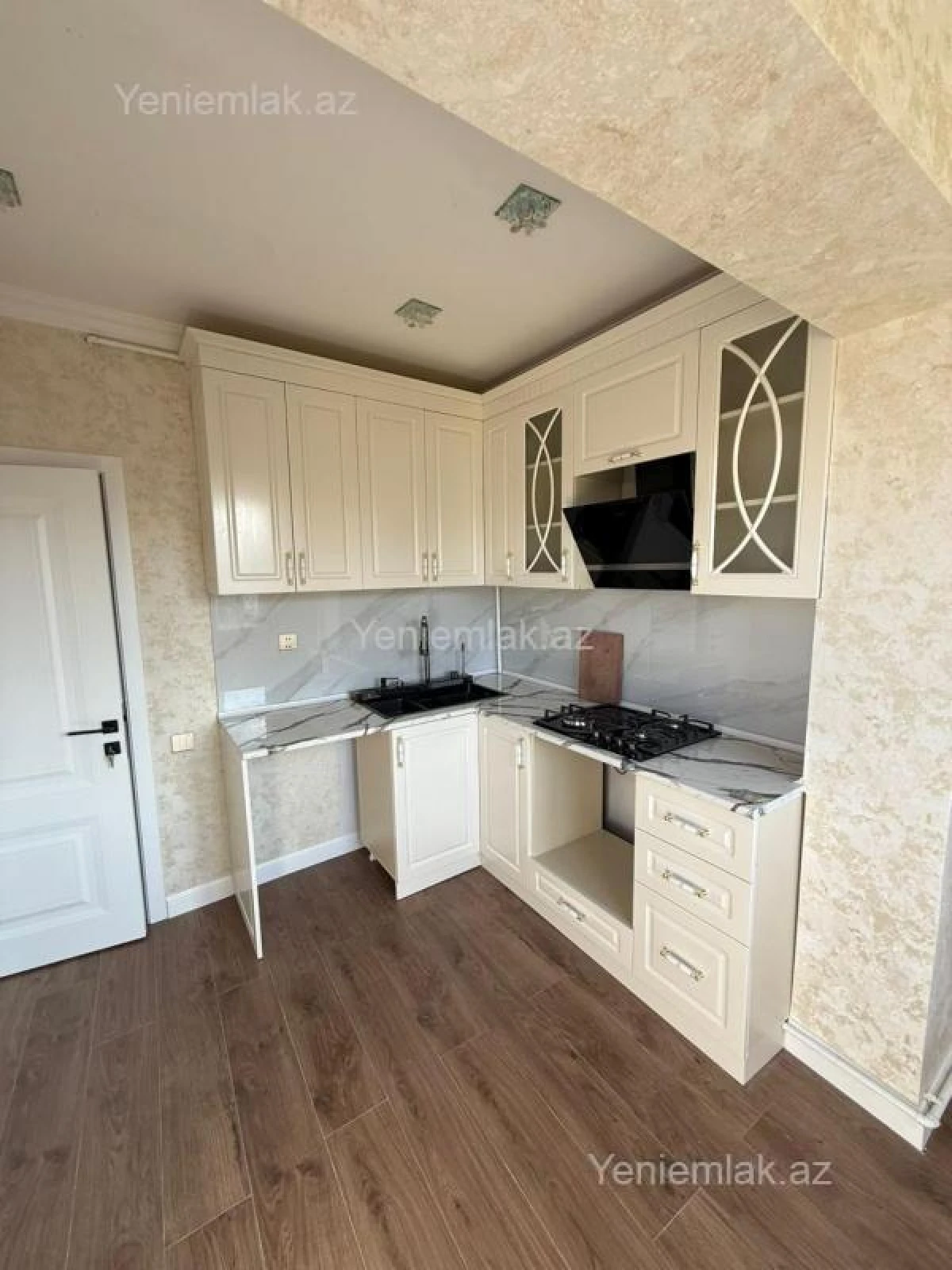 Satılır 2 otaqlı köhnə tikili 60 m²