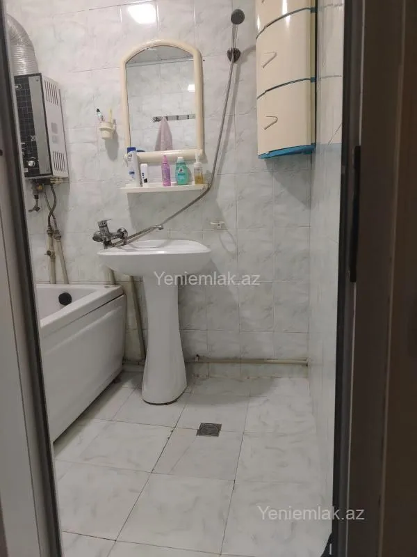 Satılır 3 otaqlı köhnə tikili 75 m²