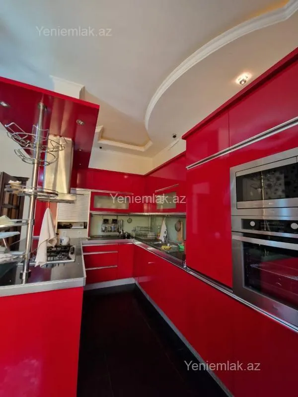 Satılır 6 otaqlı həyət evi 500 m²