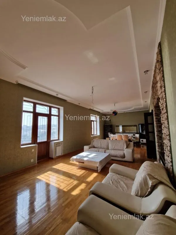 Satılır 6 otaqlı həyət evi 500 m²
