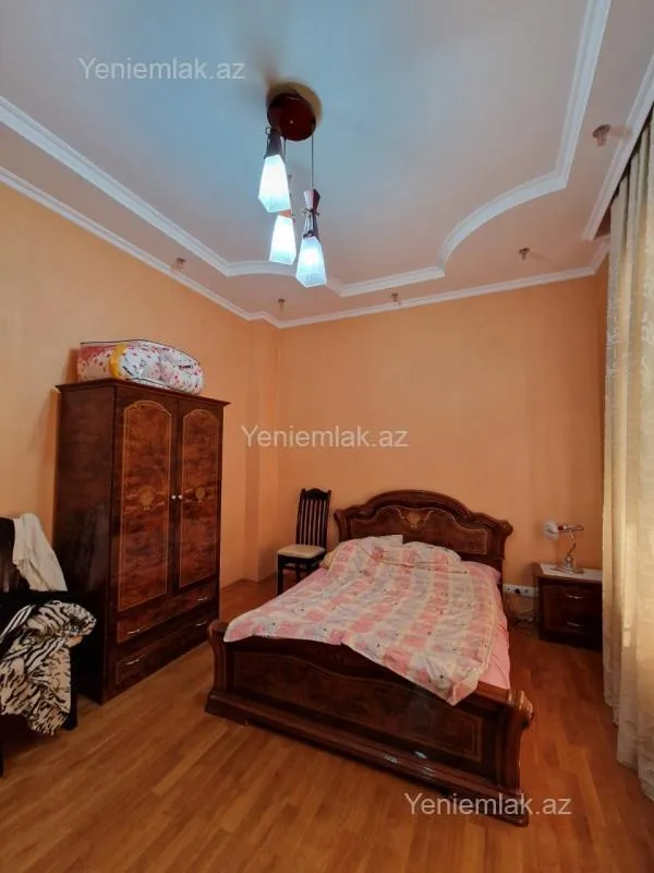 Satılır 6 otaqlı həyət evi 500 m²