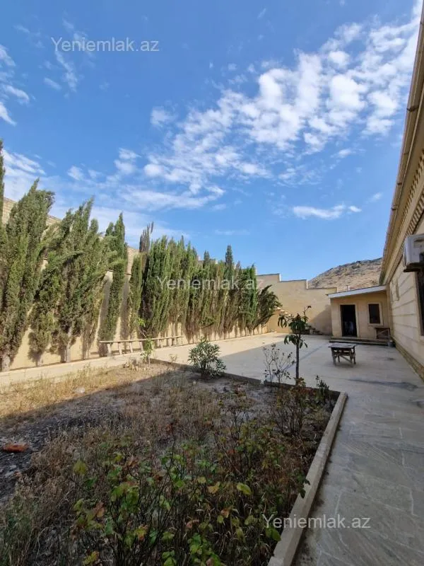Satılır 6 otaqlı həyət evi 500 m²